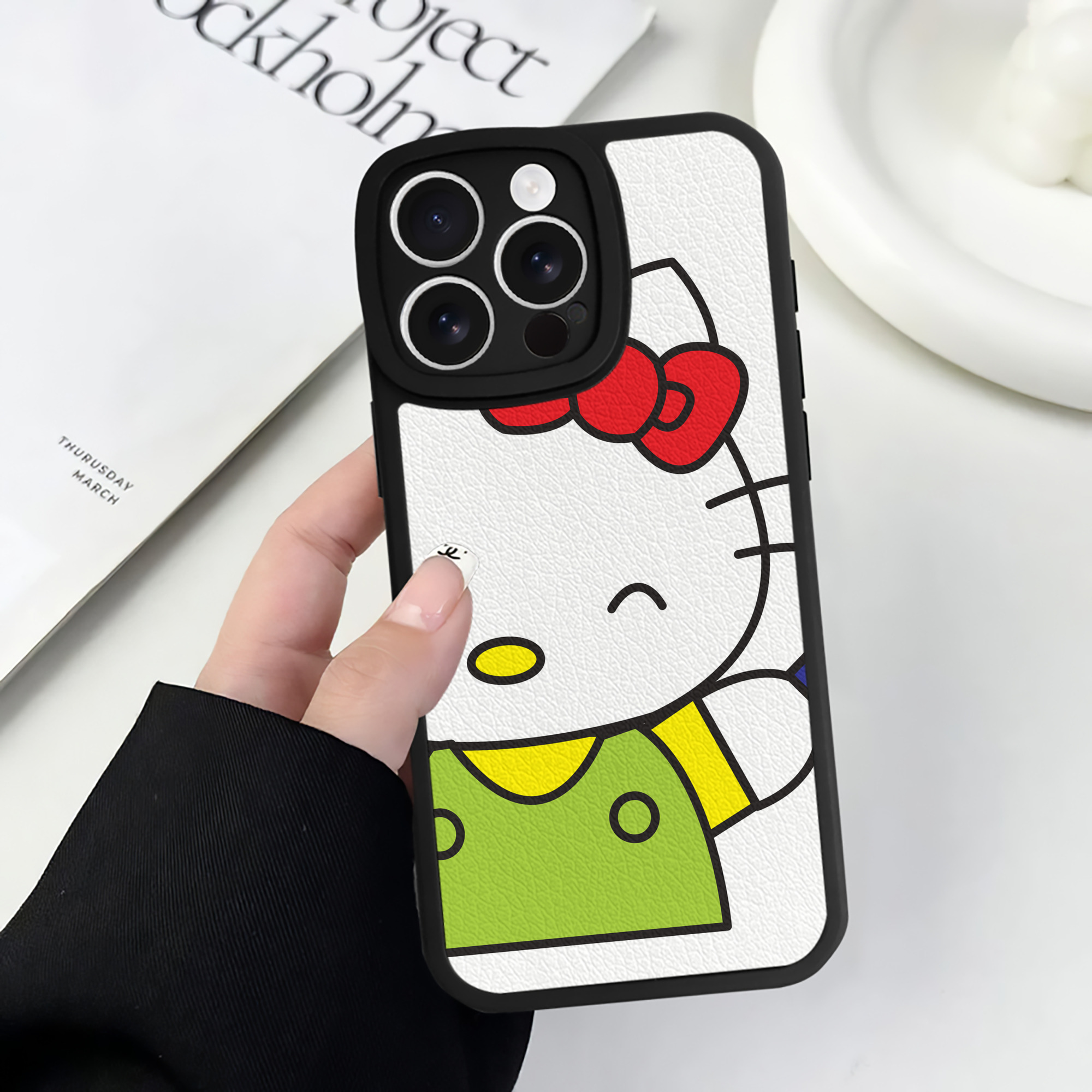 （画像用） Hello Kitty ハローキティ 【iPhone 16シリーズ対応】シリコンスマホケース（レザー調） 材質：シリコン